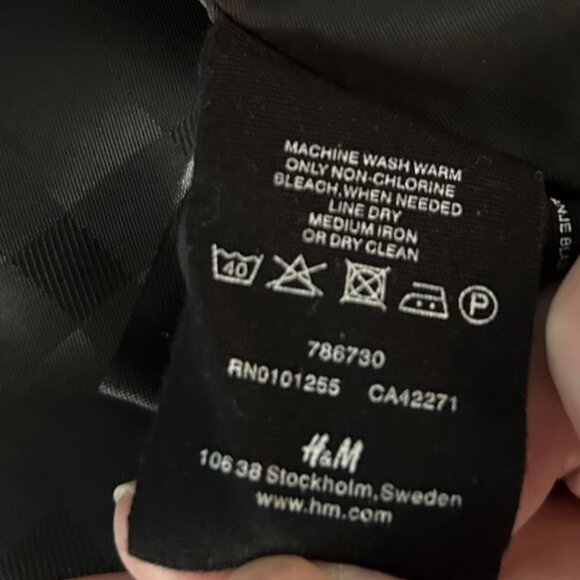 H&M cropped black blazer w ruffle collar and covered buttons - Picture 10 of 15